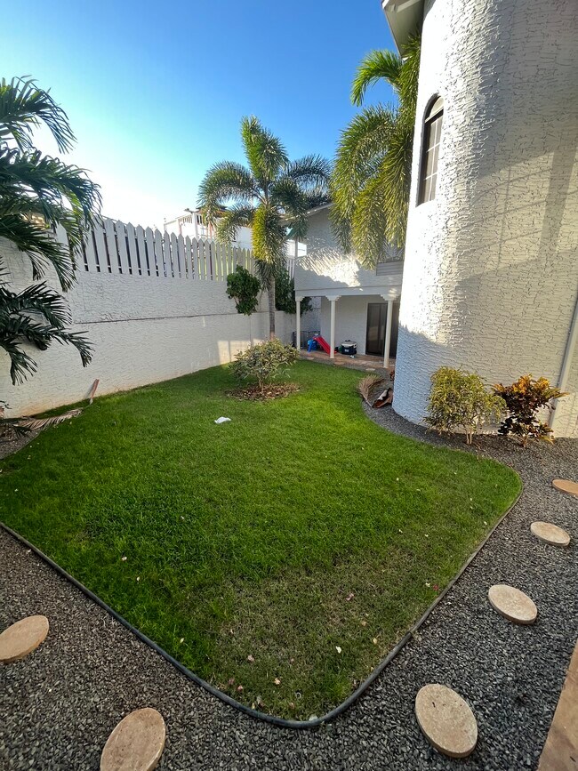 Building Photo - 1075 Luapele Dr