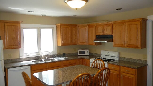 Building Photo - 425 N Cayuga St