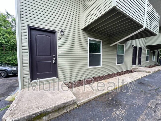 Building Photo - 3536 Old Valley View Dr