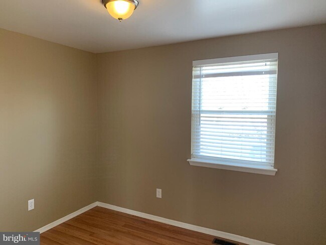 Foto del edificio - 22 Lynn Pl