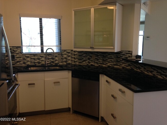 Foto del edificio - 5751 N Kolb Rd