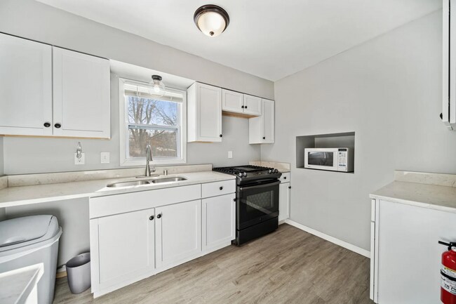 Foto del edificio - 348 109th Ave NE