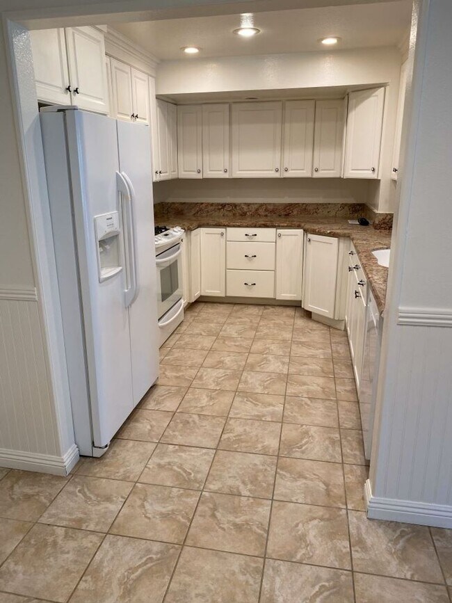 Foto del edificio - 2283 Martinique Ln