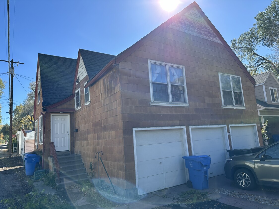 Primary Photo - 927 E Whitman St