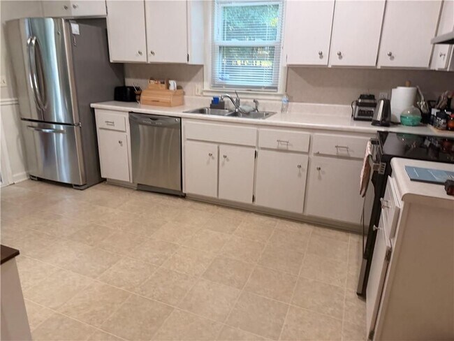 Foto del edificio - 3441 Brookhill Cir