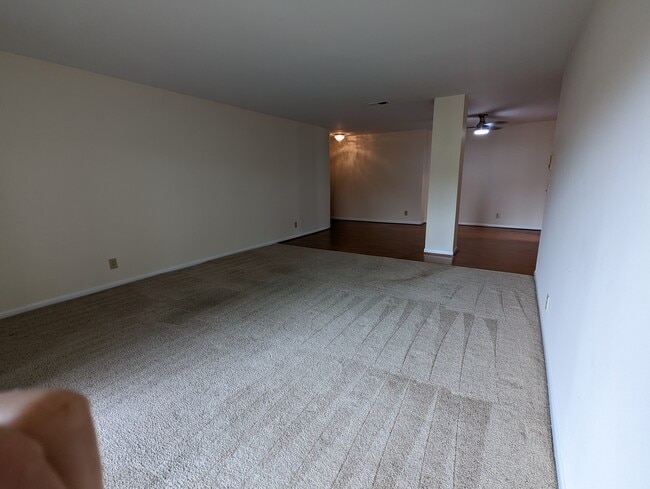 Building Photo - 3004 Glenmore Ave