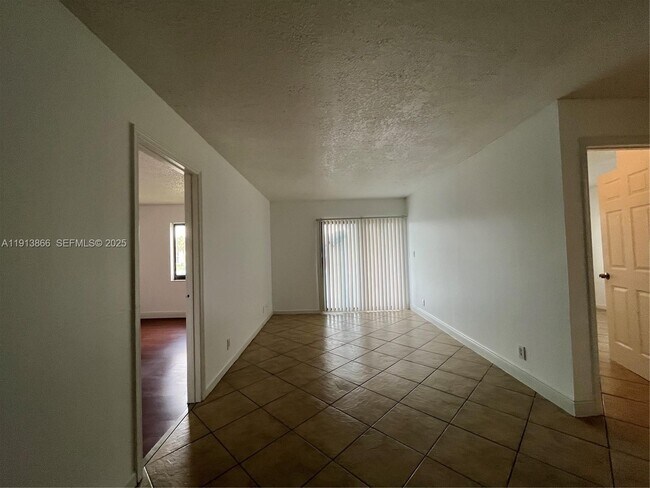 Foto del edificio - 3720 N Pine Island Rd