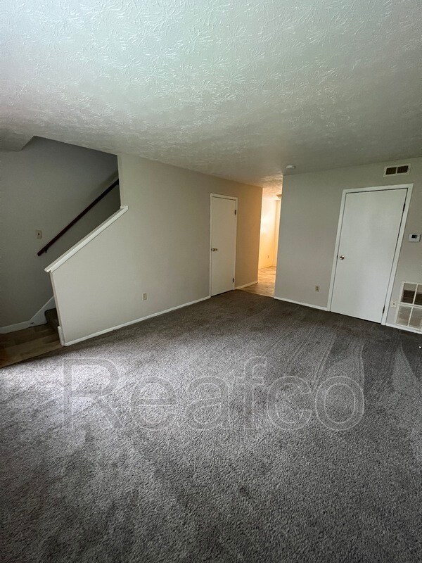 Building Photo - 1582 Harvester Ln