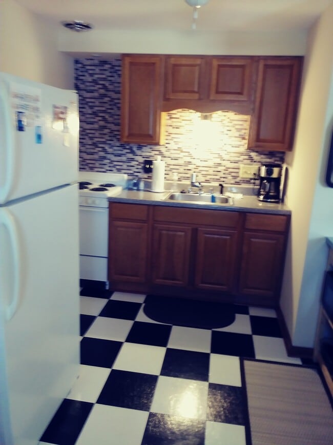 Kitchen - 407 S Main St