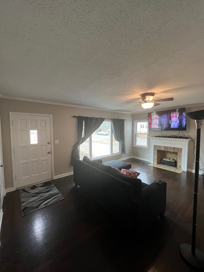 Front room - 1101 Pomeroy St
