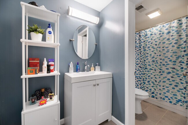 Building Photo - 1724 17th St NW