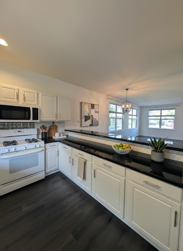 Building Photo - 200 Whispering Pine Pl