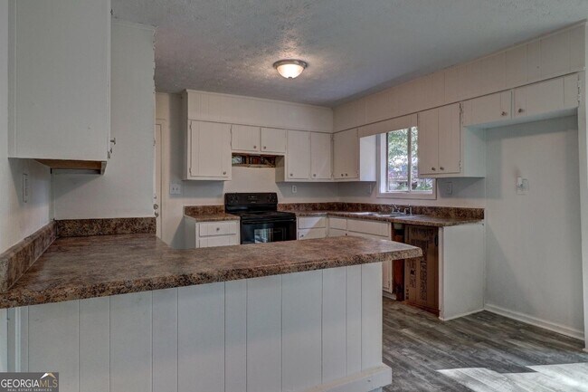 Building Photo - 3021 Bretton Dr