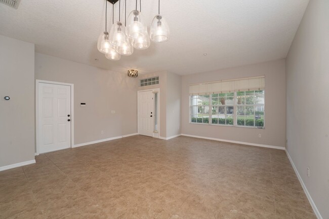 Building Photo - Cute and Spacious 3/2 House w/Bonus Room i...