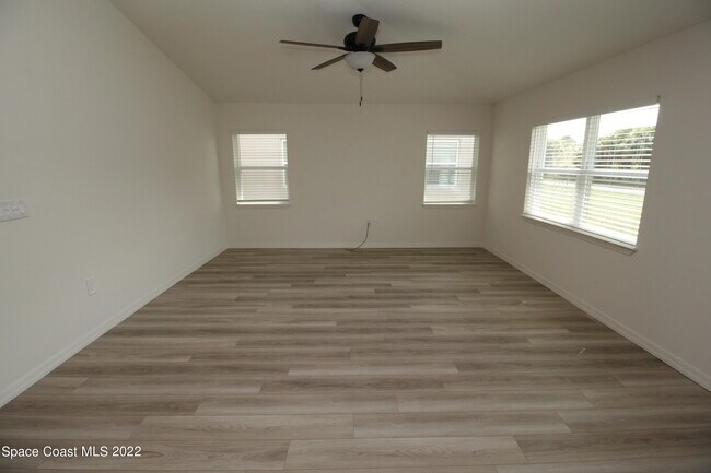 Building Photo - 604 Corbin Cir SW