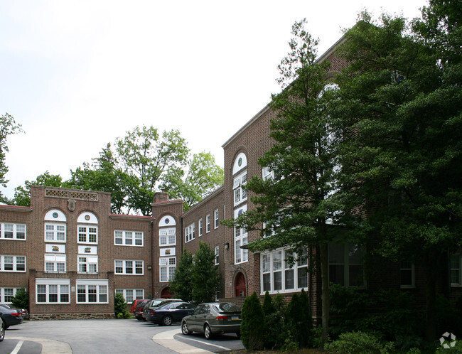 Foto del edificio - College Hall Apartments