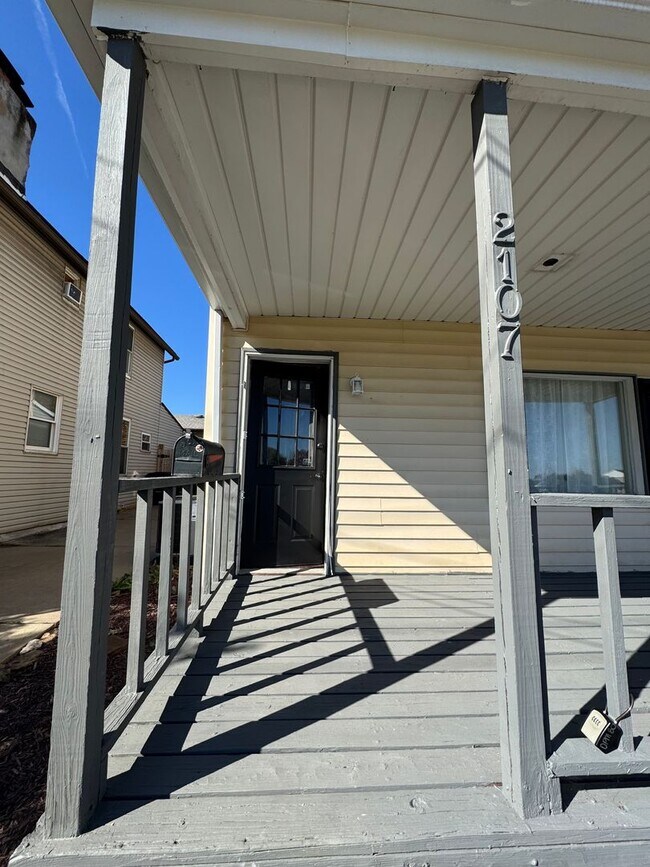 Foto del edificio - 3 Bedroom 1.5 Bath in Natrona Heights!