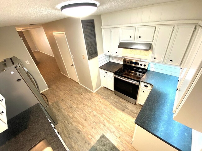 Building Photo - 9818 Jordan Ave