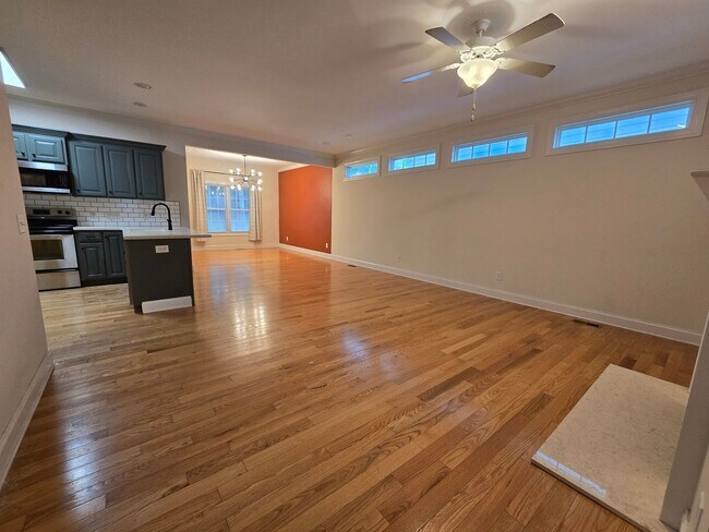 Foto del edificio - NEW LISTING!!!!!