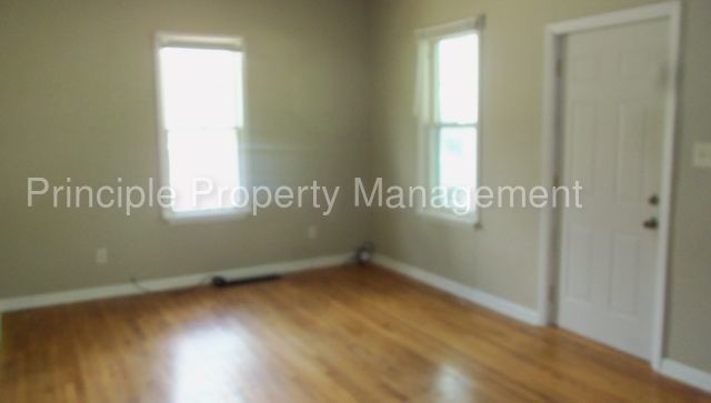 Building Photo - House in Central Peoria