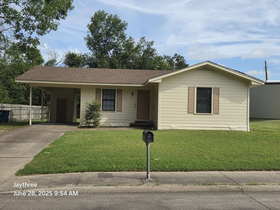 226 Forrest Lane - 226 Forrest Ln