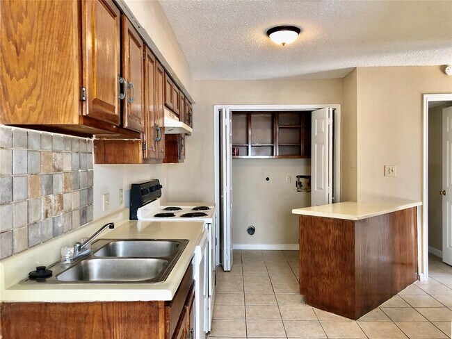 Foto del edificio - 6996 S Dairy Ashford Rd