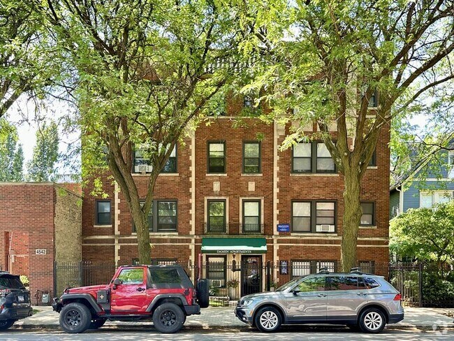 Building Photo - 4530 N Damen Ave