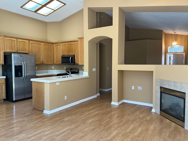 Foto del edificio - Four Bedroom Two Bathroom Home in Folsom