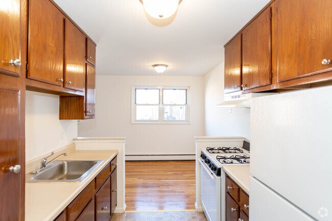 Kitchen - Jasontown II Apartments