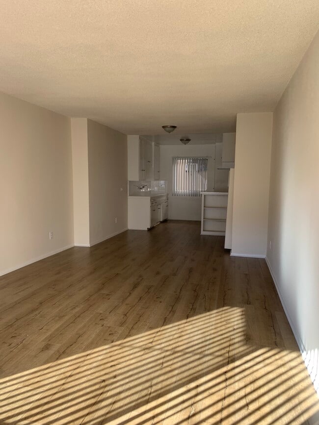 Building Photo - 8100 Owensmouth Ave