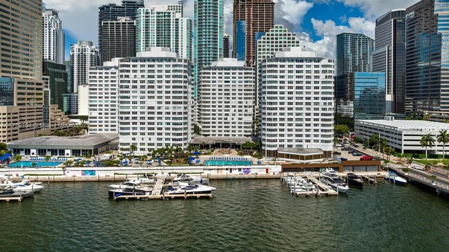 Foto del edificio - 905 Brickell Bay Dr