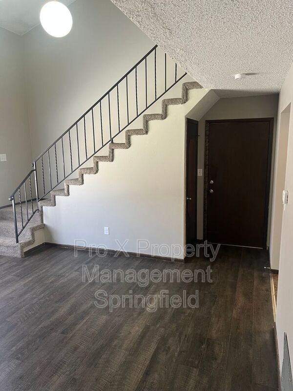 Building Photo - 1232-1242 E Guinevere St