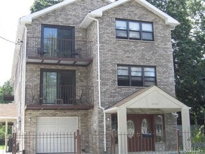 Building Photo - 1363 Gillespie Ave