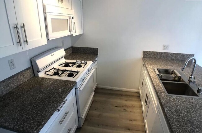 Foto del edificio - 1040 W 91st St