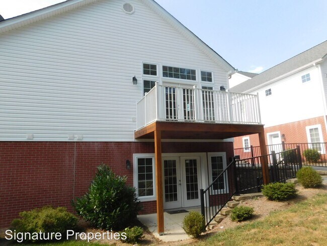 Building Photo - 512 Borden Rd