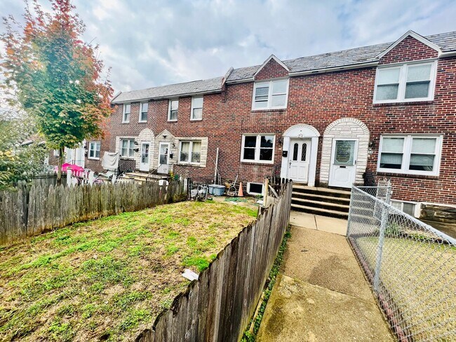 Building Photo - Brand New Three Bedroom Renovation w/ Huge...