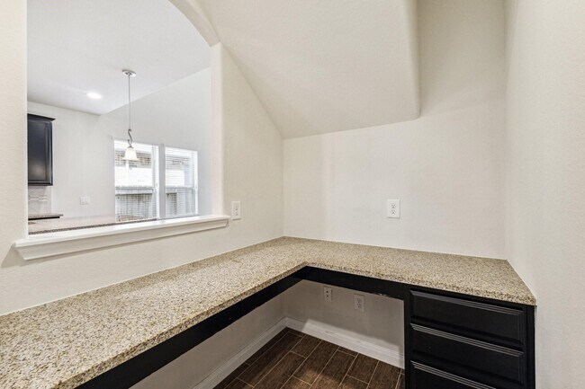 Foto del edificio - 5014 Rue Dela Croix Dr