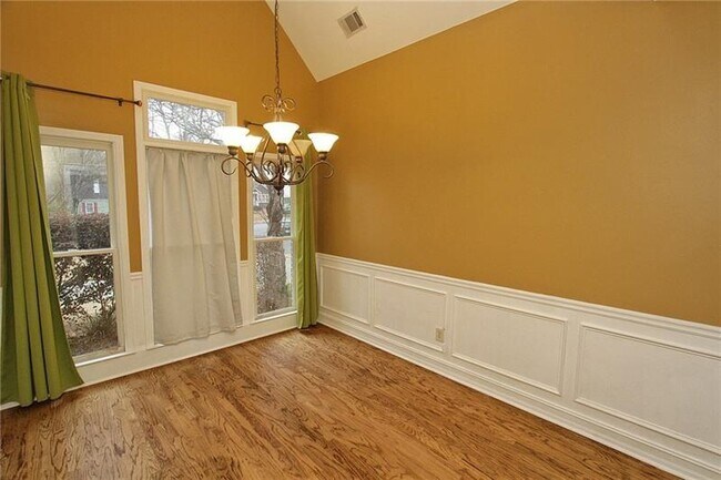 Foto del edificio - 1360 Eastgate Ct