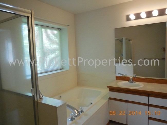 Building Photo - Ridgetop Neighborhood 4 Bedroom