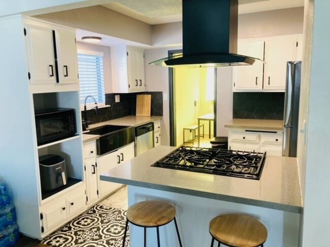 Foto del edificio - Fully Furnish beautiful home