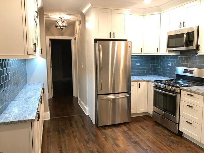 Building Photo - 5357 N Linder Ave