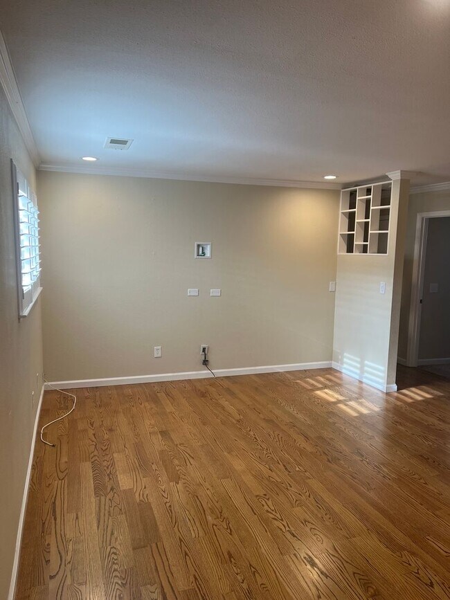 Foto del edificio - Beautiful Single Level 5 Bedroom 2 Bathroo...