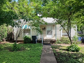 Building Photo - 2909 W Clarendon Dr