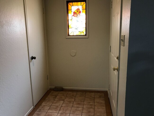 Foto del edificio - 4 Bedroom in South Reno