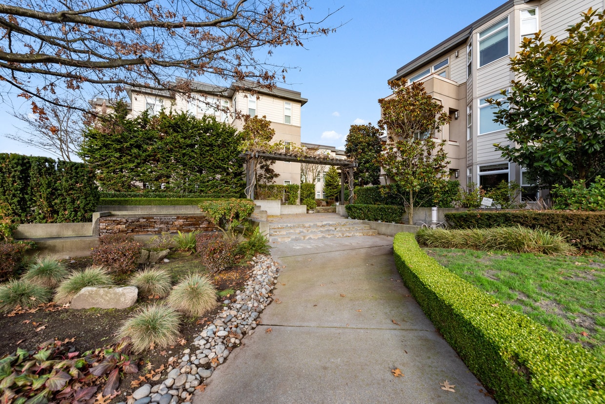 Primary Photo - The Plaza on State - 2 bedrooms