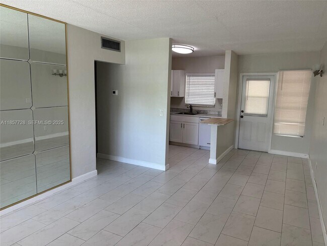 Foto del edificio - 1301 N 12th Ct