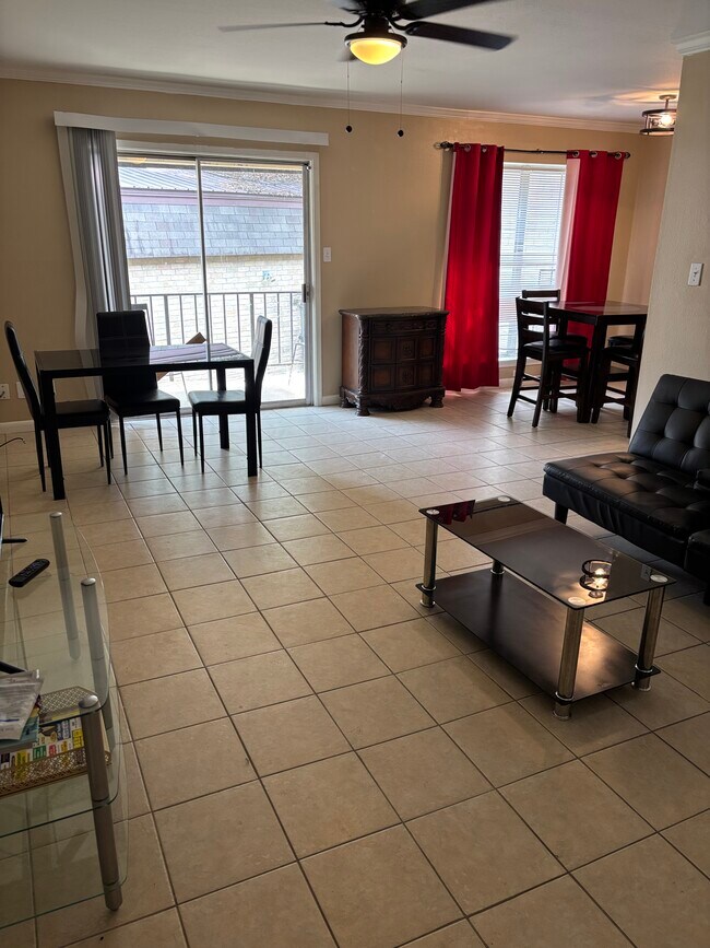Foto del edificio - 7000 Creswell Rd