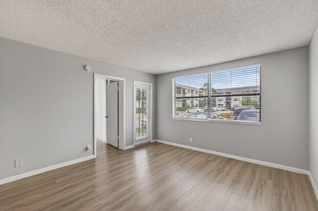 Building Photo - 714 Executive Center Dr
