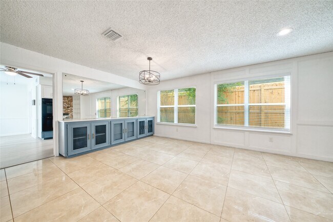 Building Photo - 7838 Vickijohn Dr