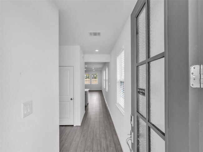 Building Photo - 7734 Primrose Myrtle Ln